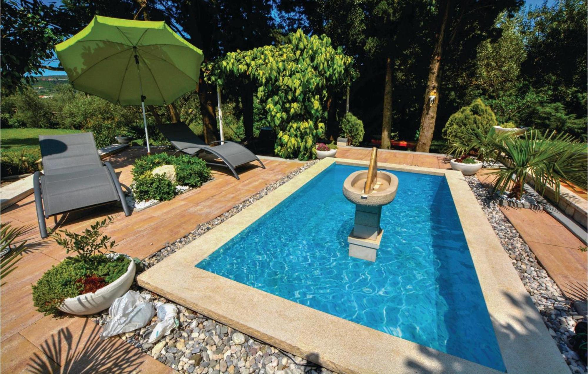 2 Bedroom Awesome Apartment In Portorož Kültér fotó